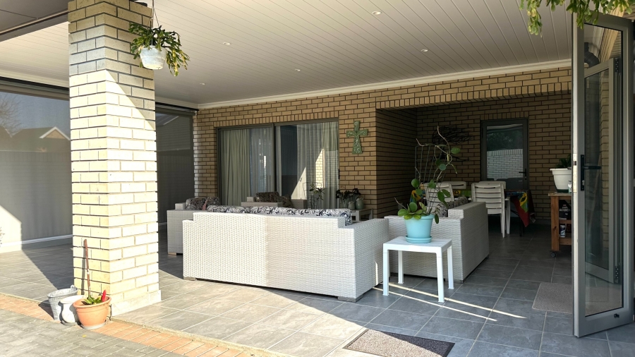 3 Bedroom Property for Sale in Hersham Western Cape